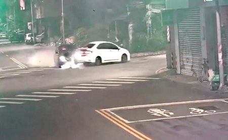 線上警網查獲自小客肇事逃逸案1