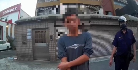 警方詢問有無攜帶違禁品 毒男竟直覺反應點頭進而查獲吸食器1