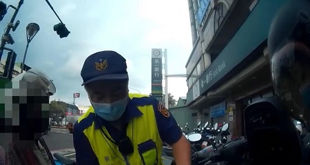 酒後騎車躲警回家 忘拿手機返回遭逮 唉！都是手機惹的禍！1
