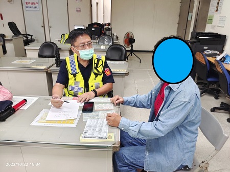 搭車遺失手機，熱心警助尋回