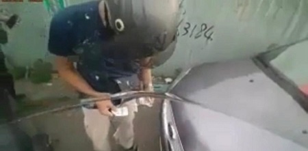 男子安全帽帶未扣遭警攔查，自信掏口袋竟掉出毒品2
