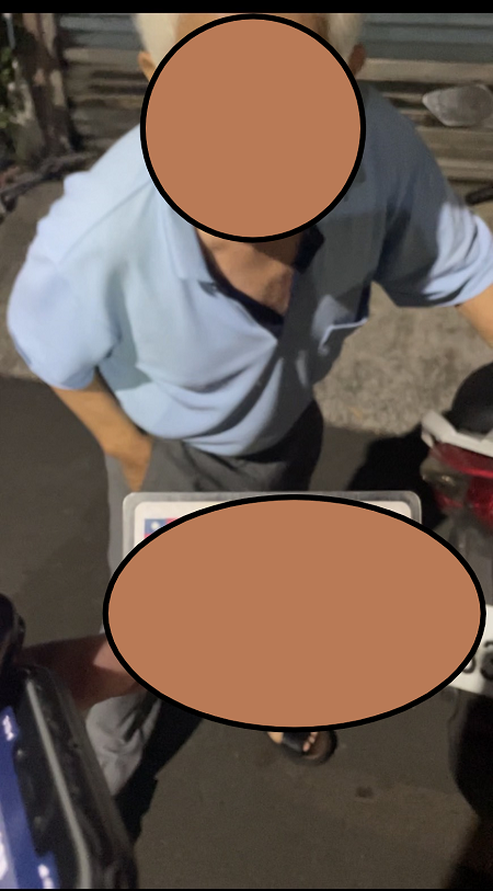 老翁酒醉路倒，小港警護送返家
