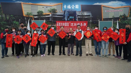 中油邀書法老師現場揮毫贈鄉親春聯 逗陣迎新年1