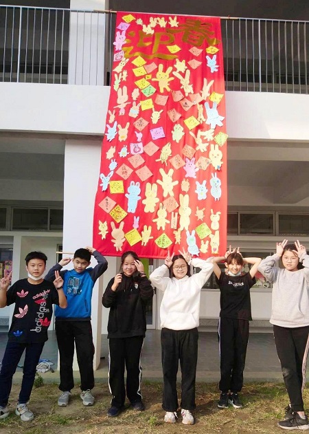 兔年到，彌陀區南安國小全校學生創作「兔奔吉祥」大幅畫作2