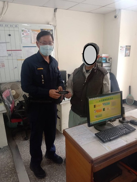 提款粗心掉皮夾，警查證件速通知
