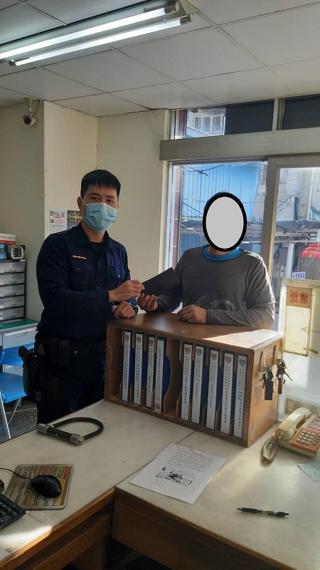 民眾粗心掉皮夾，大林警及時發還