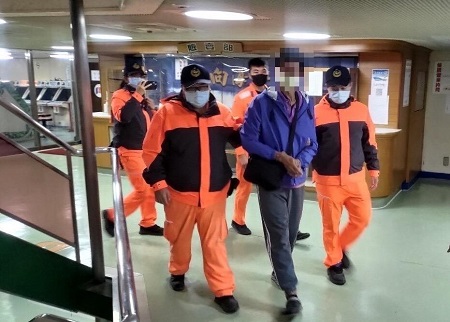 海巡年節執法不打烊 高屏威力掃蕩保安康1