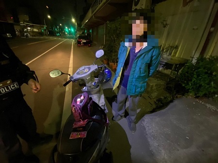 男子違規遭攔身上竟散發異味 遭警查獲「老子有$」毒咖啡包送辦1