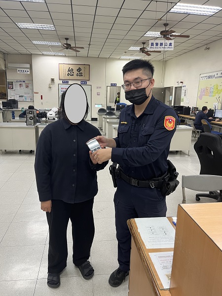警呼叫Siri，順利將遺失物送回主人手上