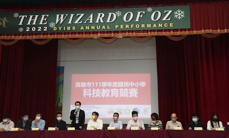 高雄市中小學科技教育競賽大榮中學登場，259名國中小學生同場尬科技、拼創意 總統教育獎孫翊倫與同學「青銀互動裝置作品」希望更多幫助高齡、行動不便者1
