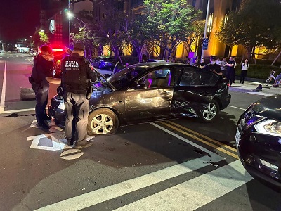 毒蟲遇警心虛逃逸自撞石墩 警依公共危險及毒品罪嫌偵辦2