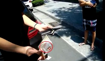 違規男抽證件竟夾帶這一包 警：你自己拿的喔！1