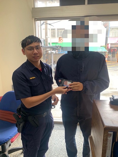 差點不能去上班，警速發還工作證