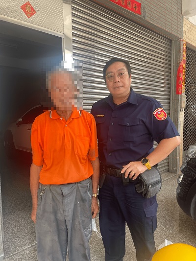 中度身障老翁徒步離家迷失方向，暖警護送返家