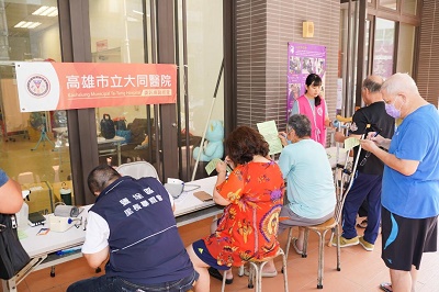 大同醫院中秋送暖 醫護、志工總動員 為社區高齡長者健康把關1