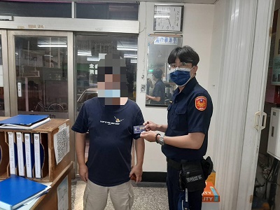 拾獲移工居留證，警找雇主速發還