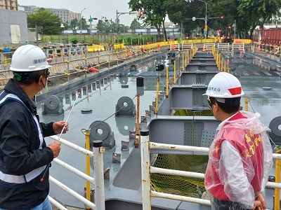 海葵颱風來勢洶洶 林副市長巡視輕軌龍華橋吊裝工程及防汛整備1