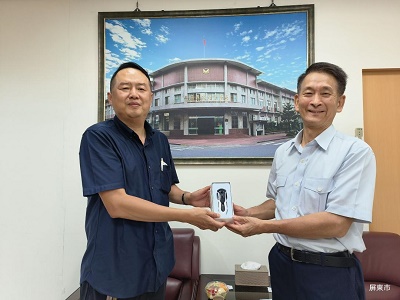 熱心公益企業「伯悅有限公司」捐贈屏東縣政府警察局「隨身影音記錄器200臺」，強化員警執勤安全！3