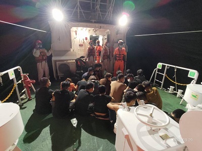 蘇拉強颱來襲人蛇蠢動 海巡鷹眼緝獲19名越南偷渡犯1