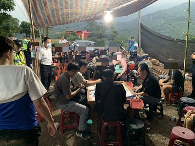 天九牌賭場藏身山區宮廟 潮警攻堅逮24人3