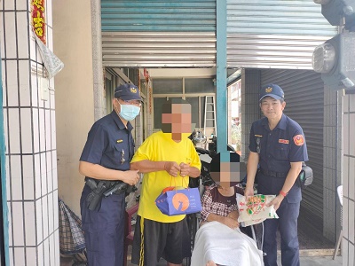 常年清寒難度日，警贈柚子好過秋2