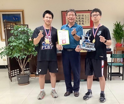 福誠高中奪高雄市青少年創意機器人競賽第一名、榮獲MARC AI 機器人聯盟賽最佳簡報獎1