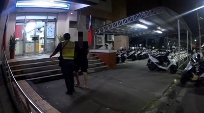 移工遇盤查落跑 遭金牌所長柔道制伏2