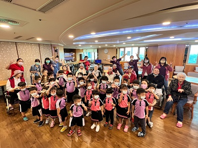 義大醫療幼兒園重陽敬老 攜手義大護理之家舉辦「心花開開 重陽糕」活動1