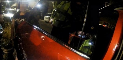 三人深夜徘徊見警關大燈 遭警盤查搜出毒品及吸食器1