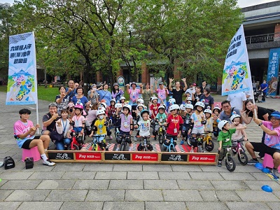 六堆細人仔滑(溜)步車 小學員學客語練車萌翻天1