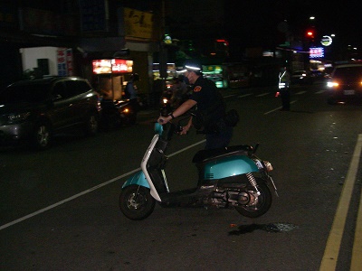 行車起駛前 切記要注意左右來車