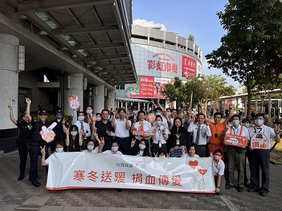 高鐵左營站「寒冬送暖 捐血傳愛」 員工旅客軍警齊心挽袖捐熱血1