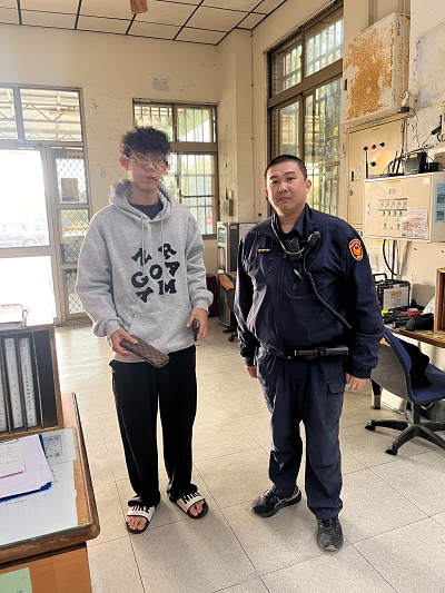 一早出門吃早餐遺忘錢包，經警方通知才發覺