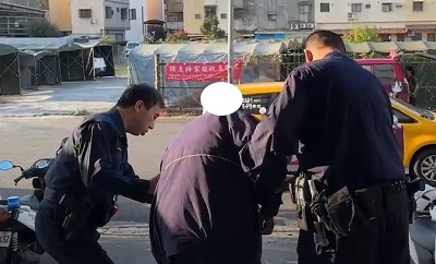 中鋼員工退而不休，堅持要上班，警暖心協助返家