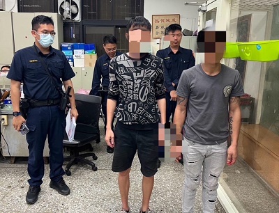 東港警執行全國取締酒駕路檢，查獲大量毒品、子彈及槍枝零件1