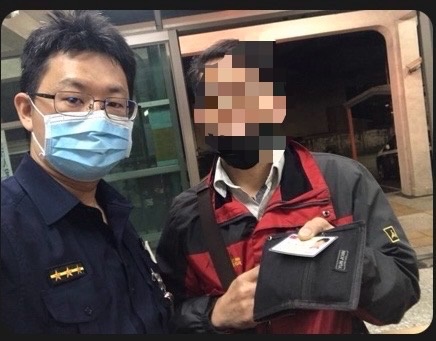 熱心警處理遺失皮夾，以車籍系統查詢到家人通知認領