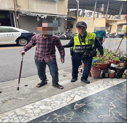 爺爺我們送你回家！警協助獨居老人平安返家