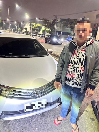 尬聊吃火鍋套交情 男子瞬間遭警搜出攜刀又持毒 臉都綠了1