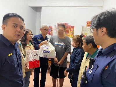 桂陽警偕同里長歲末送愛心，聯合發放物資好過年