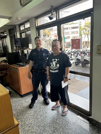 民眾丟失手機皮夾 熱心警協助調閱監視器順利尋回