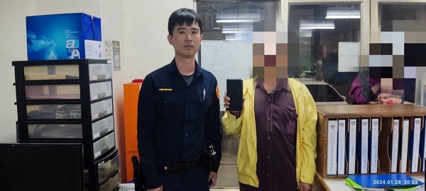 民眾粗心掉手機，警撥「哥哥」速發還