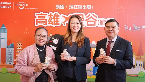 泰開心！泰亞航新增「高雄-曼谷」每週4班航線 高雄熊現身小港機場 喜迎首批泰國旅客1