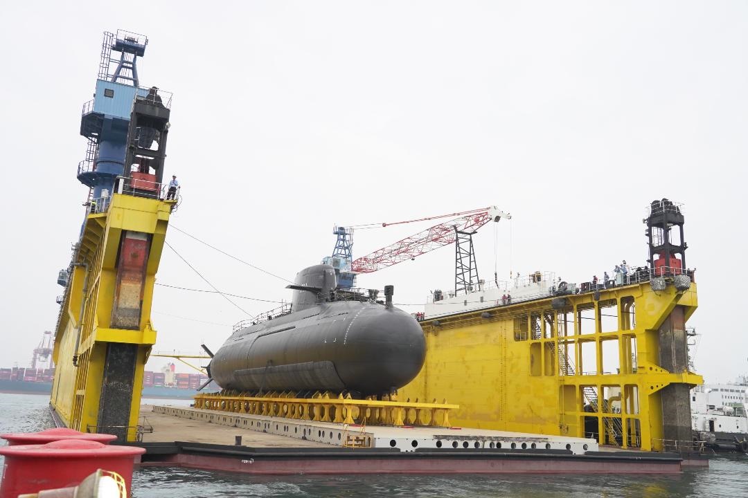 潛艦國造原型艦海鯤軍艦 歷經7小時完成浮船測試作業1