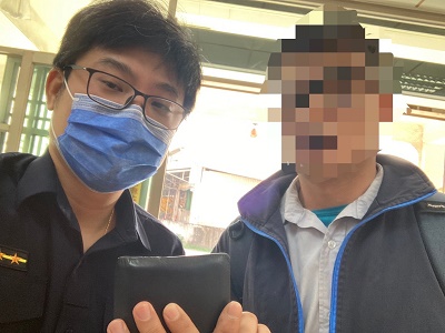 熱心警依皮夾內之物品找到失主並發還