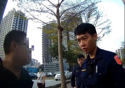 男子情義相挺護送友人返家，最後反遭逮捕歸案2