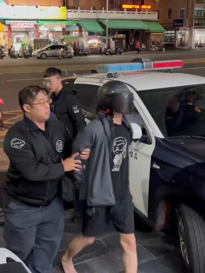男子持刀搶雜貨店，警方火速逮人究辦4