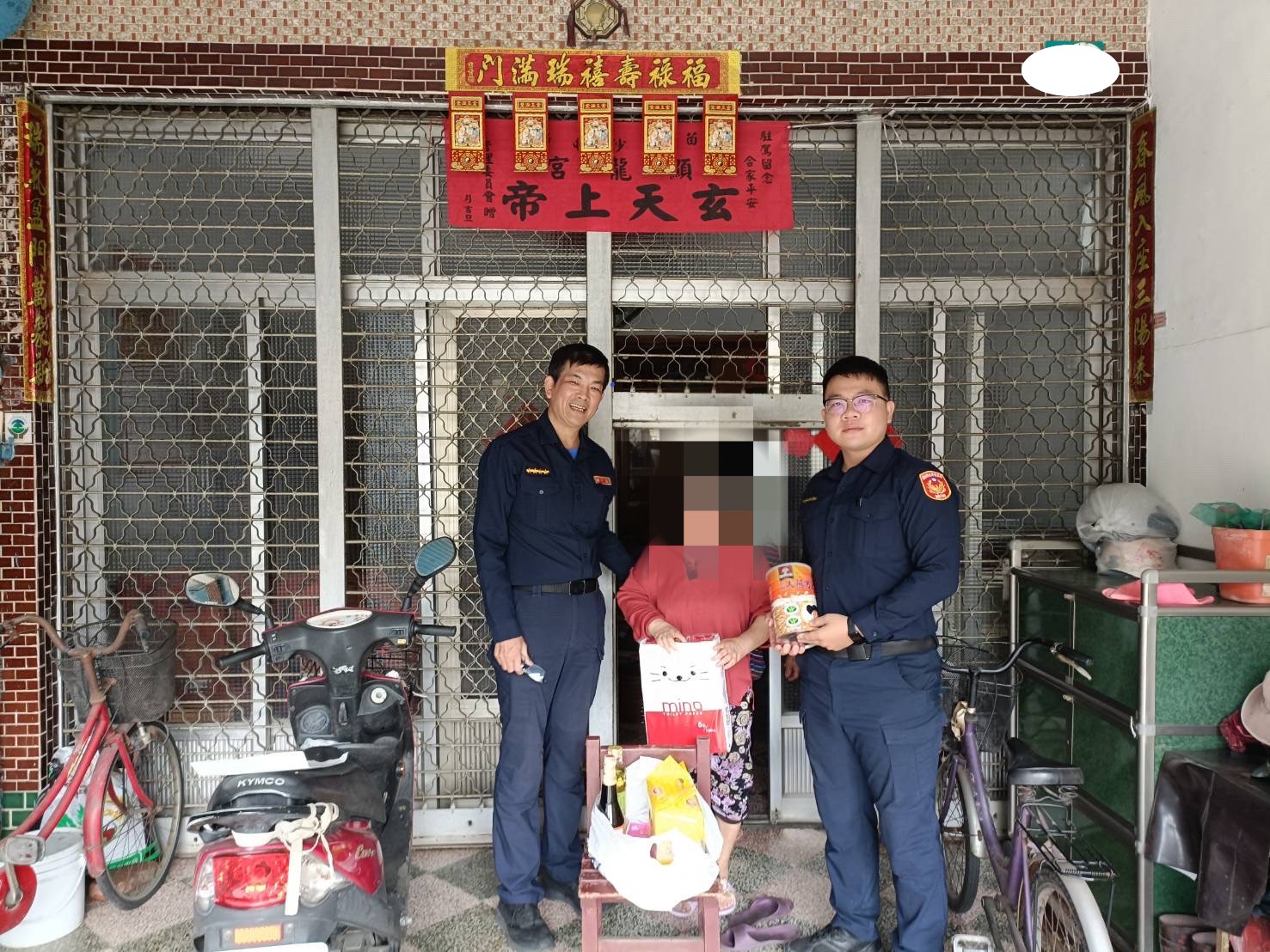 警關懷弱勢新住民，贈送物資慶佳節