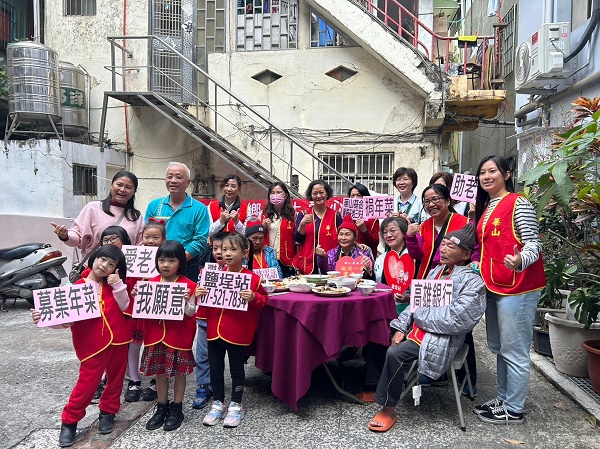 高雄銀行捐助225份年菜 助老老照顧兄妹佈新圍爐1