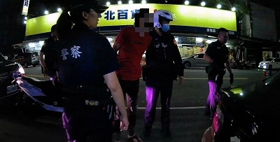 通緝心虛跑給警追 逃入無尾巷慘遭逮 警還查獲毒品3