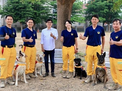 「國際搜救犬日」慰勉消防局搜救犬隊 讚許專業救災表現5